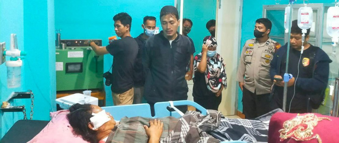 Pelaku, korban dan barang bukti samurai.