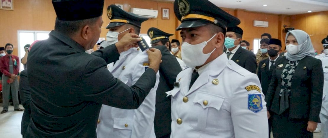 Bupati Bulukumba, Andi Muchtar Ali Yusuf, melantik pejabat.