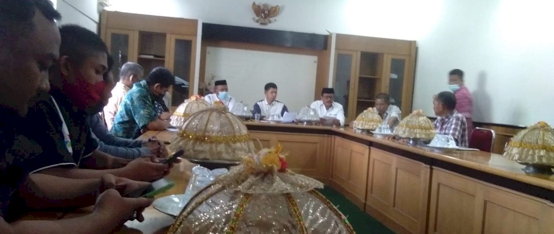 Suasana pertemuan anggota DPRD Pinrang dengan pengelola SPBU di Pinrang.