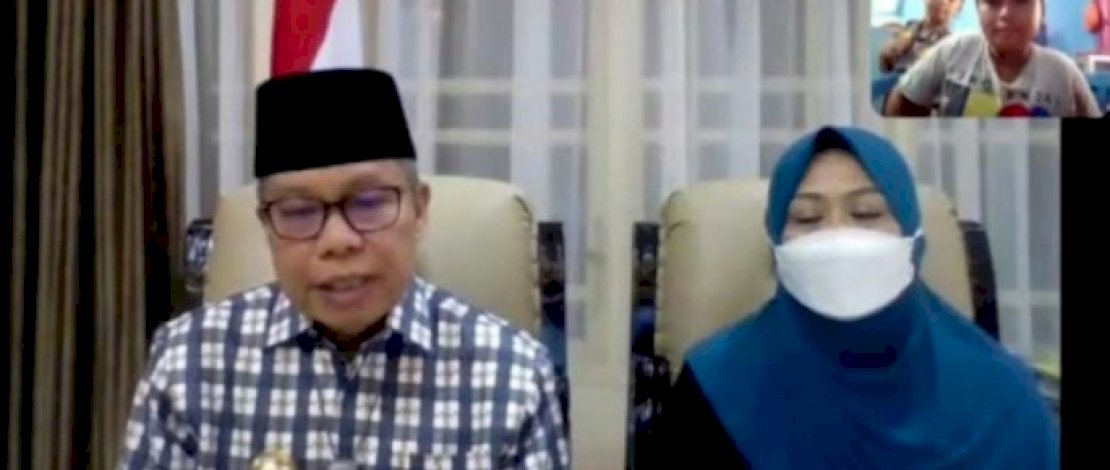 Didampingi Istri, Wali Kota Parepare Taufan Pawe Ikuti Majelis Anak Shaleh secara Virtual