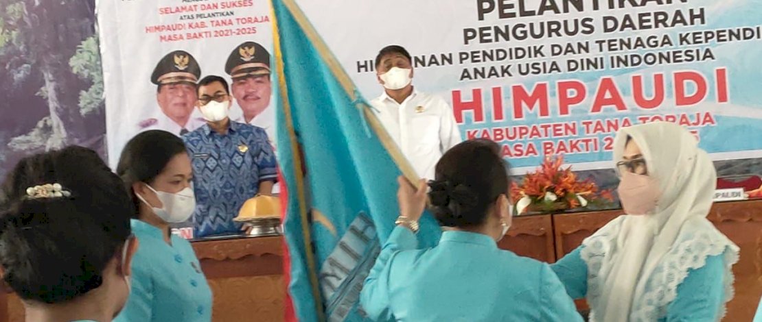 Proses pelantikan Himpaudi Tana Toraja.