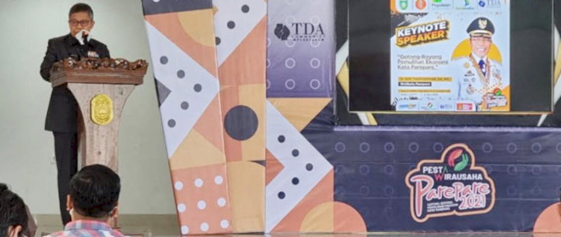 Walikota Taufan saat membuka pesta wirausaha yang digelar Komunitas Tangan Di Atas (TDA) Parepare, Rabu (7/7) di Balai Ainun.