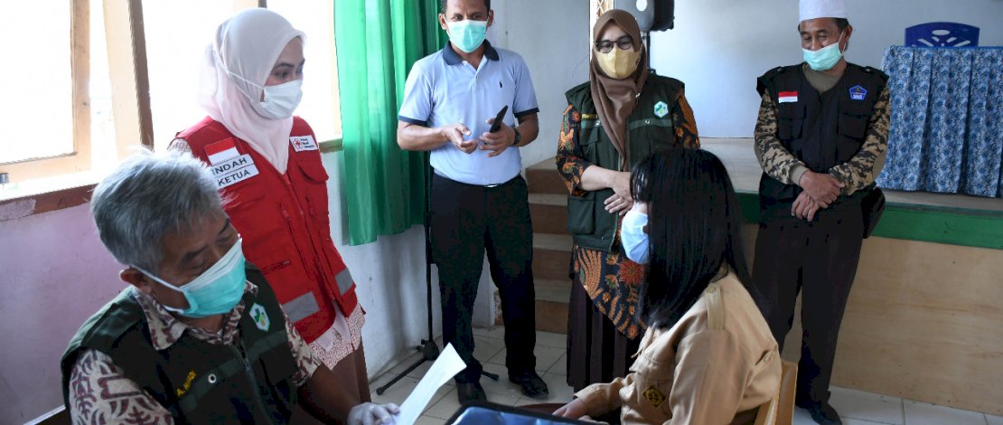 PMI Lanjutkan Roadshow Vaksinasi Pelajar di SMPN 4 Masamba, 108 Pelajar Disuntik Vaksin COVID-19