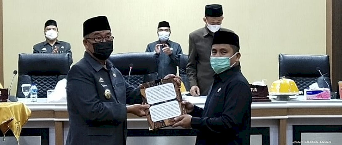 DPRD-Pemkot Parepare Tetapkan Perda Retribusi Jasa Usaha DPRD-Pemkot Parepare Tetapkan Perda Retribusi Jasa Usaha
