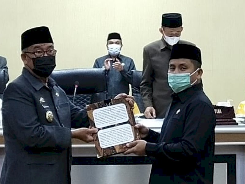 DPRD-Pemkot Parepare Tetapkan Perda Retribusi Jasa Usaha
