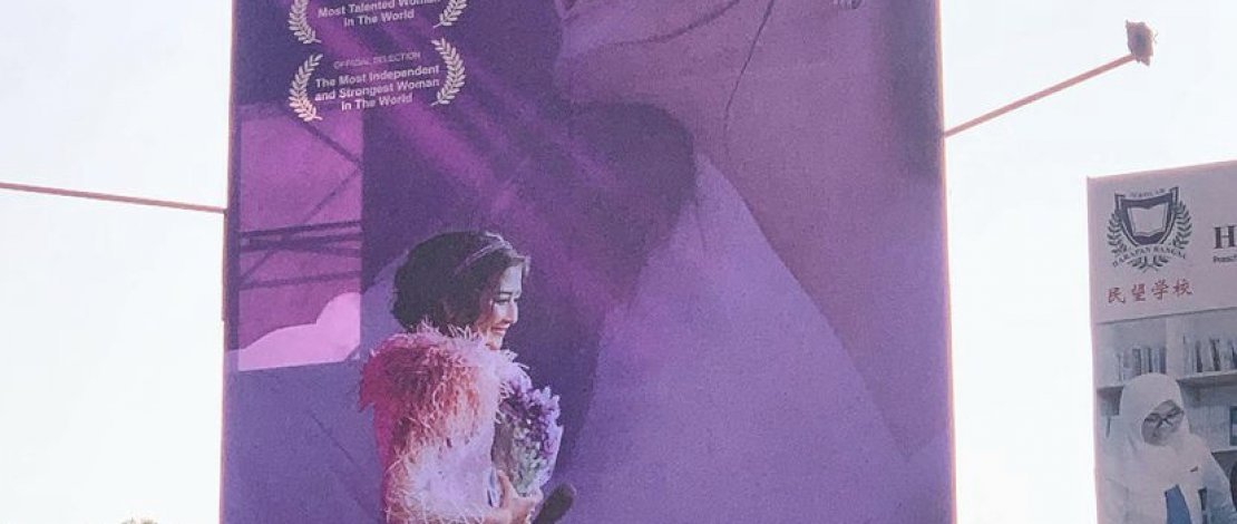 Kejutan Billboard untuk Prilly yang genap berusia 25 tahun. 