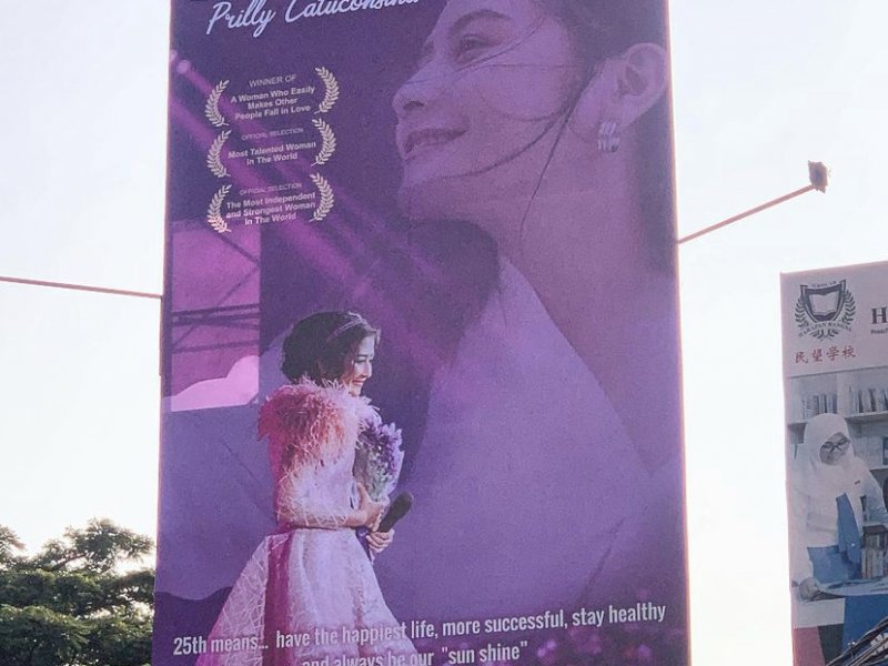 Rayakan Ulang Tahun yang ke-25, Wajah Prilly Latuconsina Terpampang di Billboard