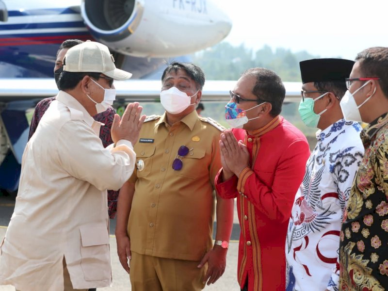 Terhalang Cuaca Buruk di Tana Toraja, Prabowo Terpaksa Nginap di Makassar