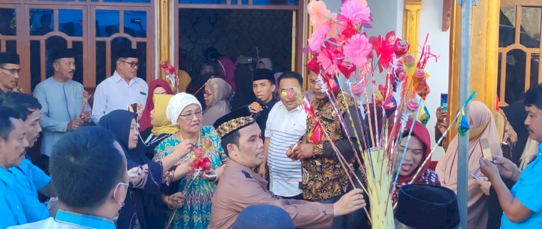 Ustaz Nur Maulana saat membawakan hikmah maulid di Jeneponto. (Foto: Istimewa)