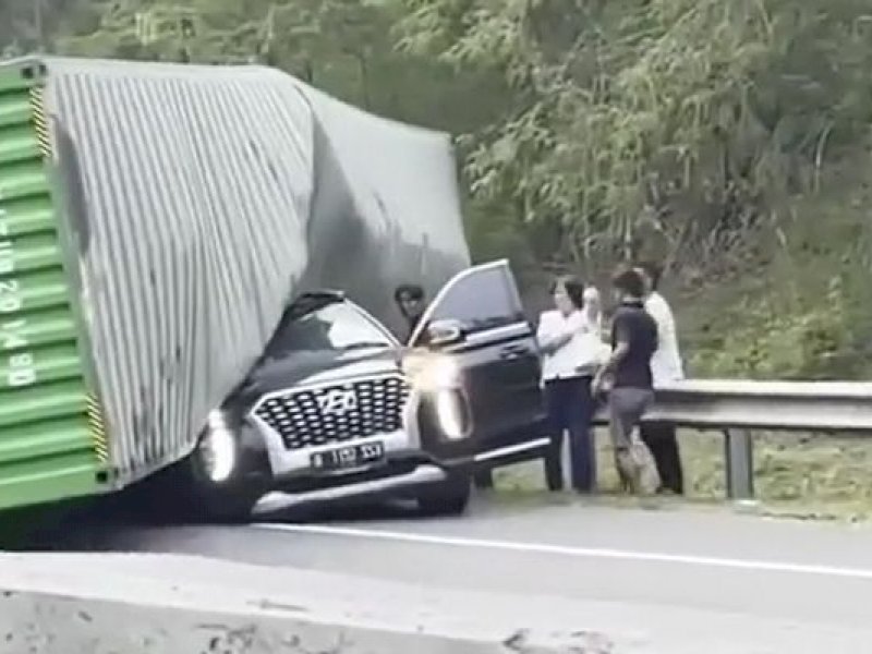 Kecelakaan Beruntun di Gerbang Tol Halim Utama Jatim, Lima Kendaraan Terlibat