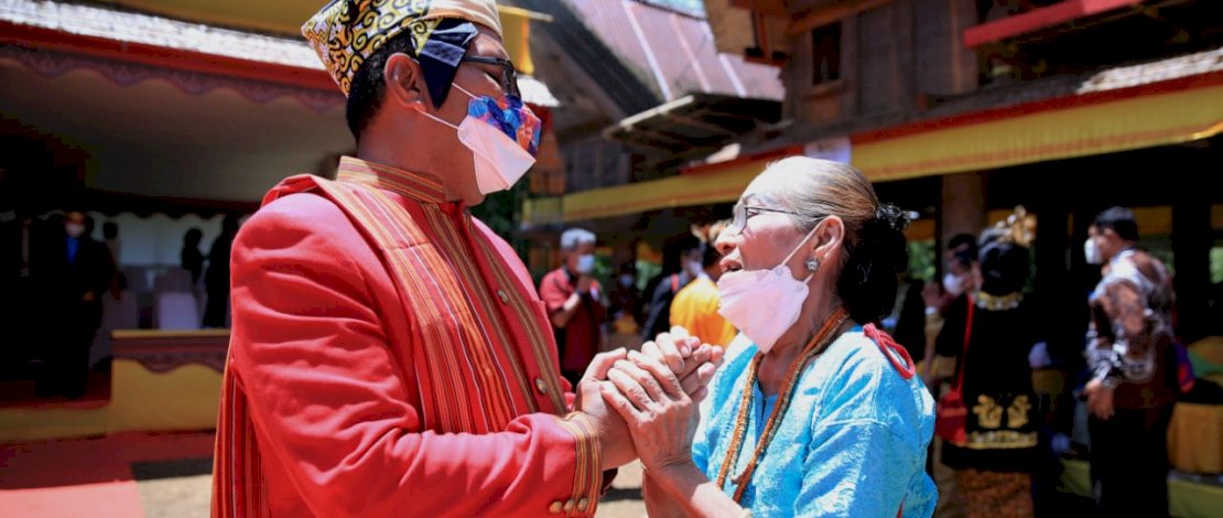 Danny Pomanto menghadiri acara pembukaan sidang sinode AM XXV Gereja Toraja, Senin (18/10/2021). FOTO/HUMAS PEMKOT