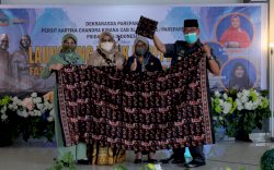 Wakil Wali Kota Parepare Launching Batik Cinta Ainun Habibie
