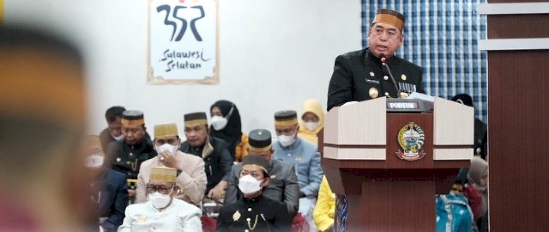 Abdul Hayat Gani saat bicara di ruang sidang paripurna DPRD Sulsel, Selasa (19/10).