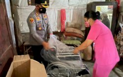 HKGB ke-69, Kapolres Sinjai Salurkan Bantuan Kursi Roda Dari Ketum Bhayangkari