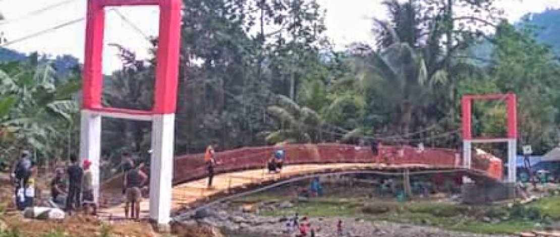 Jembatan gantung di Dusun Kole, Desa Siteba, Kecamatan Walenrang Utara, Luwu.