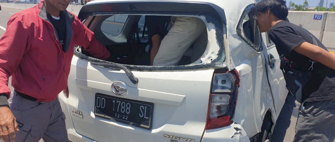 Lakalantas di Tol Layang AP Pettarani Makassar, Sulsel.