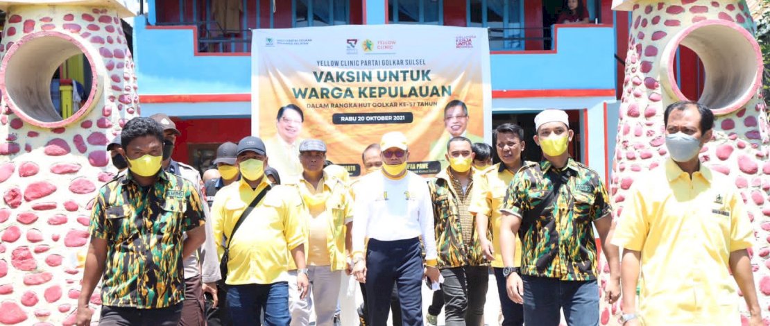 Suasana kegiatan vaksinasi Partai Golkar Sulsel di Pulau Barrang Lompo, Kota Makassar. IST