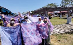 Ratusan Batik Siborita Warnai Pesisir Pantai Topejawa