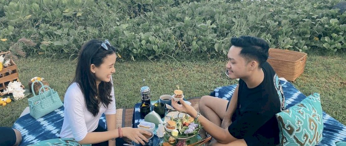 Azriel Hermansyah dan Sarah Mensel semakin mesra. Azriel Hermansyah dan Sarah Mensel semakin mesra.