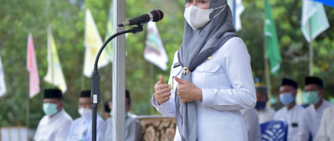 Bupati Lutra saat menghadiri peringatan Hari Santri Nasional, Jumat (22/10/2021).