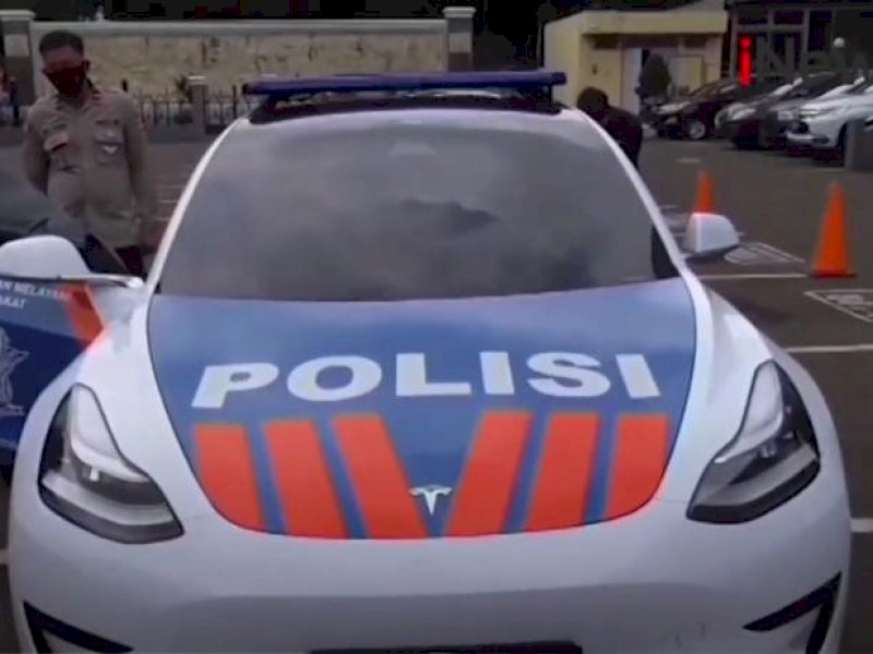 Polisi Viral yang Pacaran di Mobil Dinas Patroli Ternyata Adik Ipar Ahok