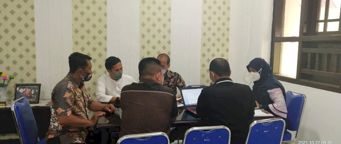 Suasana konsultasi Diskominfo Jeneponto ke Biro Hukum Pemprov Sulsel, terkait dua ranperpub.