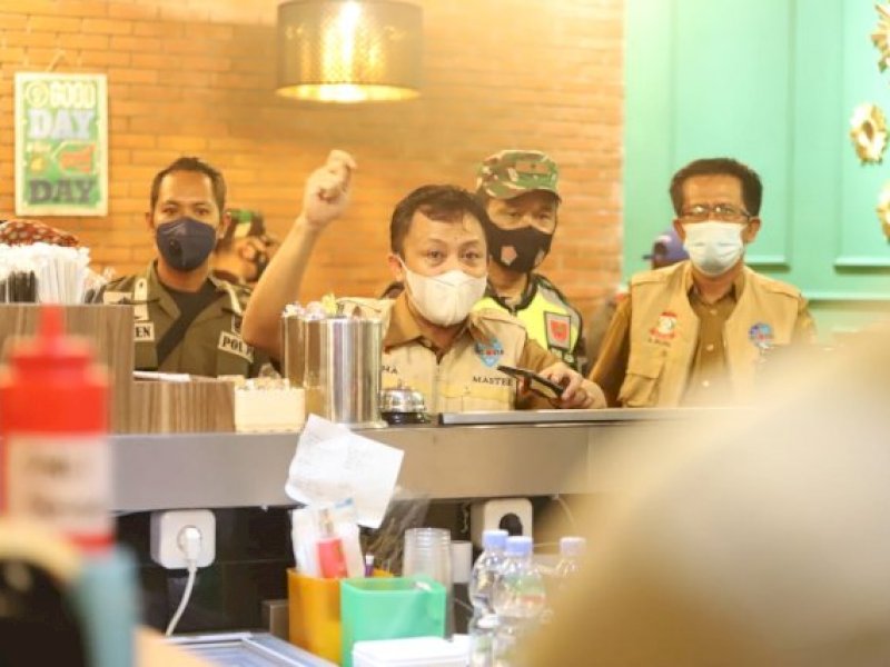 Berantas Covid, Satgas RAIKA Kecamatan Makassar Sisir Tempat Rawan Kerumunan 