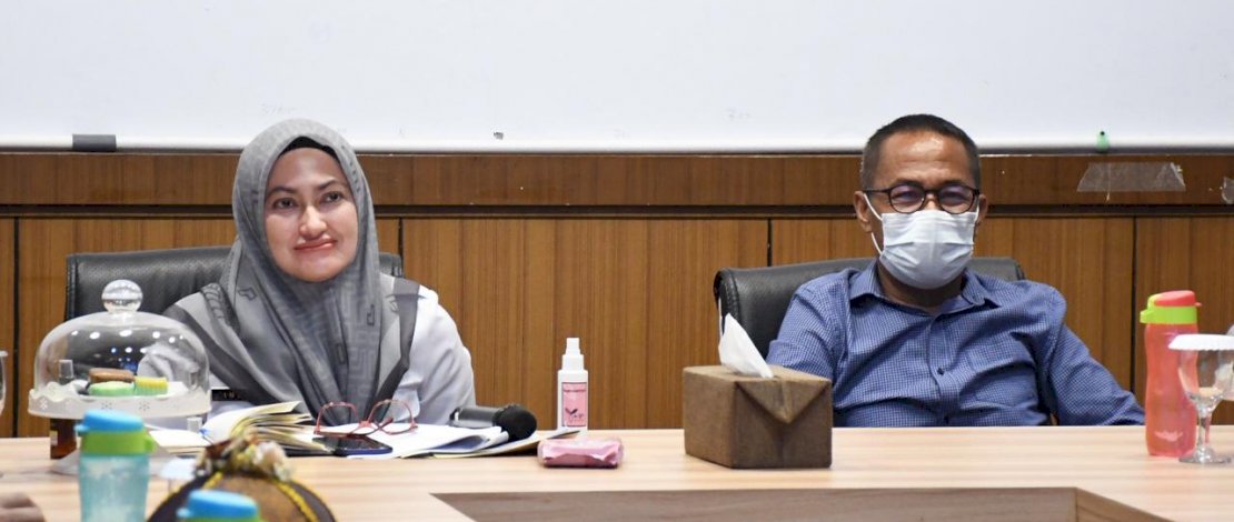 Bupati Lutra, Indah Putri Indriani, bersama Ketua DPRD Lutra, Basir.