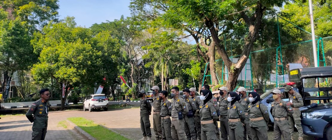 Satpol PP Pemprov Sulsel, menertibkan rumah dinas.