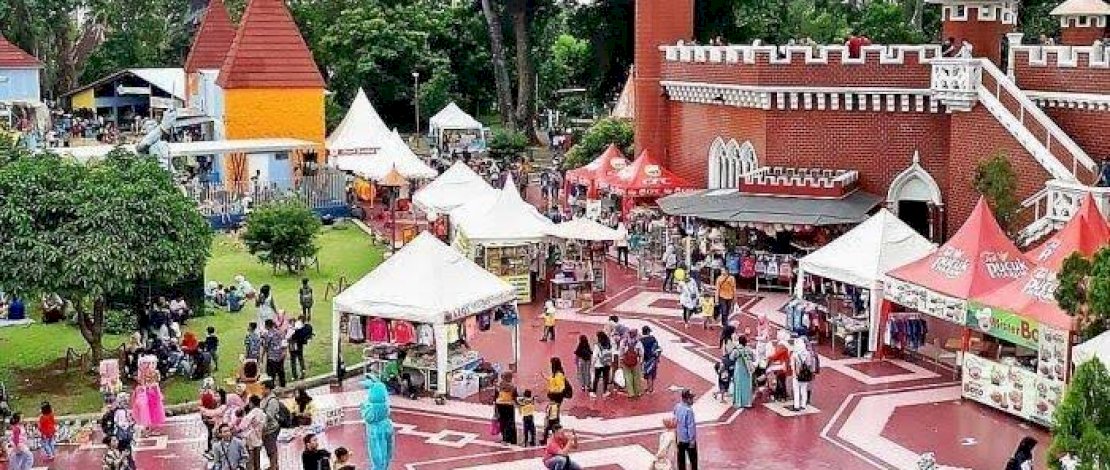 Taman Mini Indonesia Indah (TMII). Taman Mini Indonesia Indah (TMII).