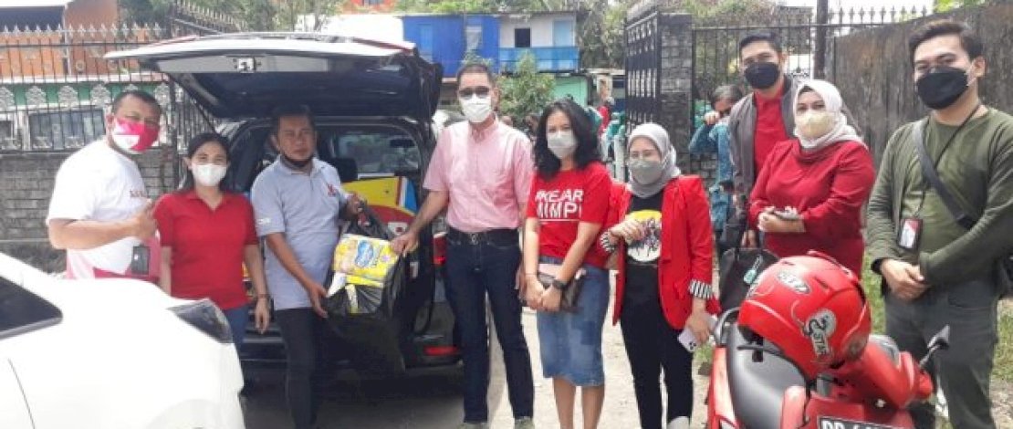 Penyerahan bantuan Cimb Niaga kepada korban kebakaran di Kelurahan Maradekaya, Jumat (24/9/2021). Penyerahan bantuan Cimb Niaga kepada korban kebakaran di Kelurahan Maradekaya, Jumat (24/9/2021).