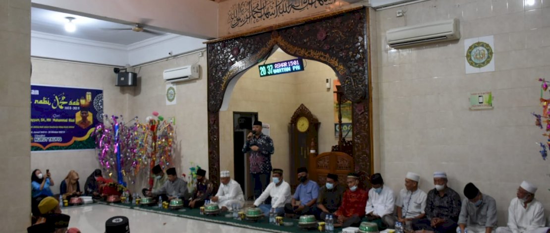 Camat Panakkukang, Andi Pangerang Nur Akbar saat memperingati acara maulid di Kelurahan Tamamaung.