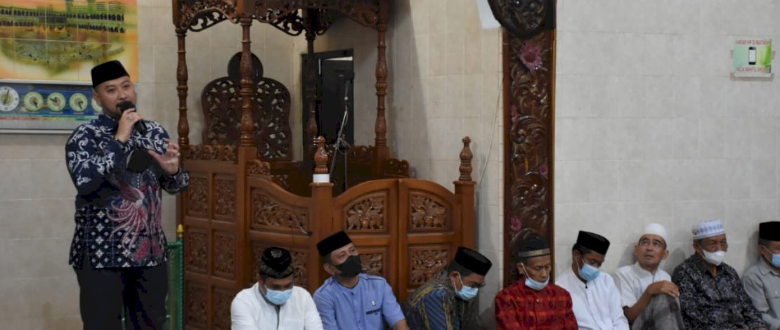 Camat Panakkukang, Andi Pangerang Nur Akbar saat memperingati acara maulid di Kelurahan Tamamaung.