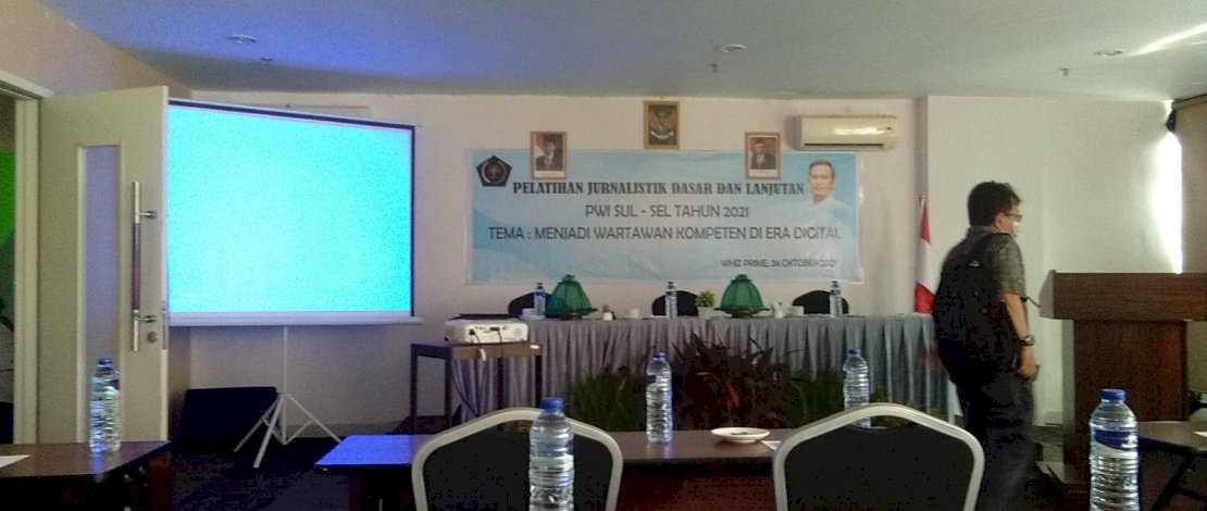 Camat Panakkukang, Andi Pangerang Nur Akbar saat memperingati acara maulid di Kelurahan Tamamaung.