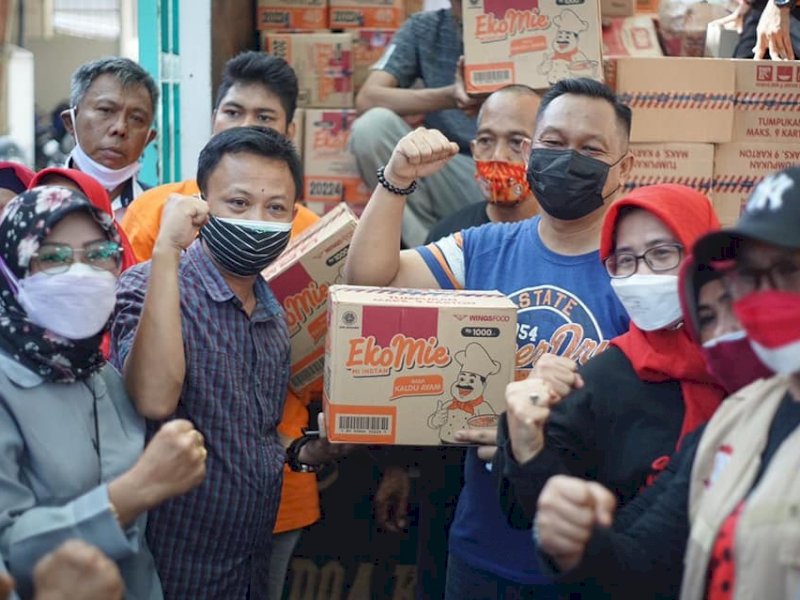 Camat Makassar Turunkan Pasukan Bantu Korban Kebakaran Lepping 
