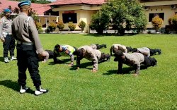 Tak Disiplin, Personil Polres Luwu Disanksi Push Up
