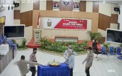 Tendangan Kung Fu Kapolres Nunukan ke Anak Buah Berujung Pencopotan