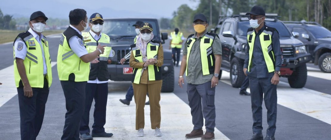 Bupati Lutra, Indah Putri Indriani saat menghadiri Reses Anggota Komisi V DPR-RI, Muhammad Fauzi, di Kantor UPBU Andi Djemma Masamba, Senin (25/10/2021).