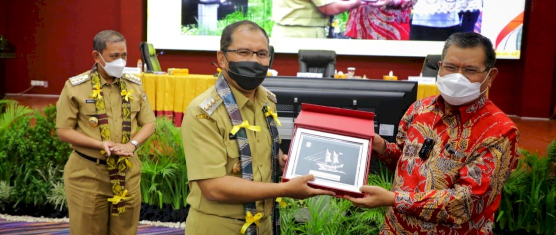 Danny Pomanto bersama Rektor UNM, Selasa (26/10/2021). Danny Pomanto bersama Rektor UNM, Selasa (26/10/2021).