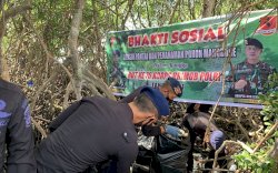 Sambut HUT Brimob ke-76, Batalyon C Pelopor Bone Bersihkan Pantai dan Tanam Mangrove