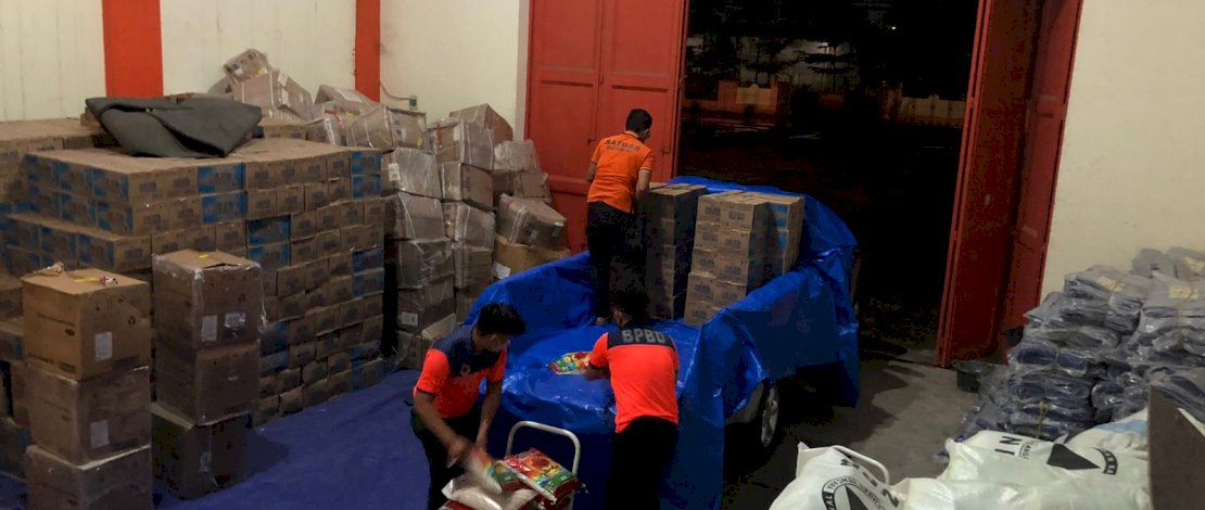 Pemprov Sulsel mengirim bantuan logistik untuk korban terdampak bencana angin puting beliung di Kabupaten Wajo. (Foto: Humas Sulsel).