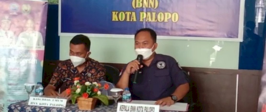 Kepala BNN Kota Palopo, AKBP Ustim Pangarian, dalam jumpa pers di Kantor BNN Kota Palopo, Rabu, 27 Oktober 2021.