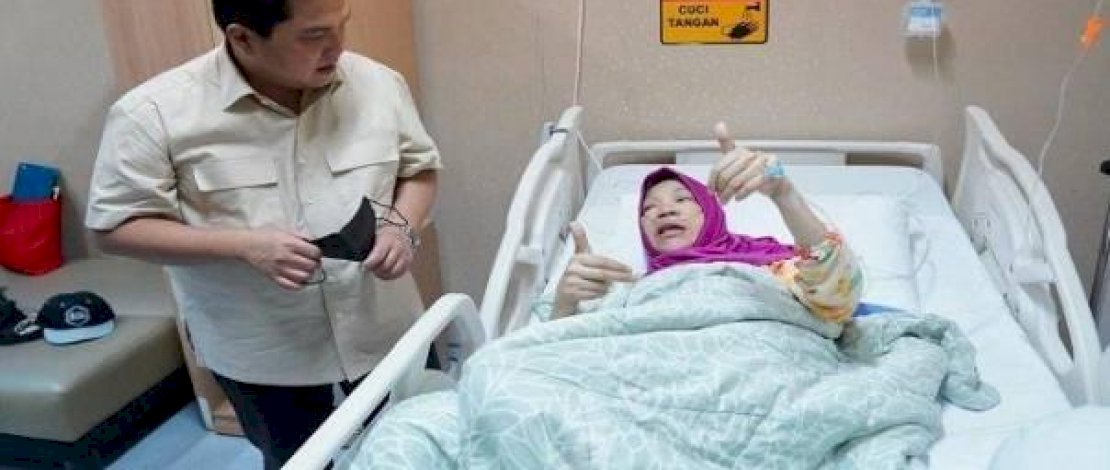 Erick Thohir menjenguk Dorce Gamalama beberapa waktu lalu.