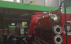 Cerita Armada Damkar Makassar Tolong Ibu Hamil yang Pecah Ketuban