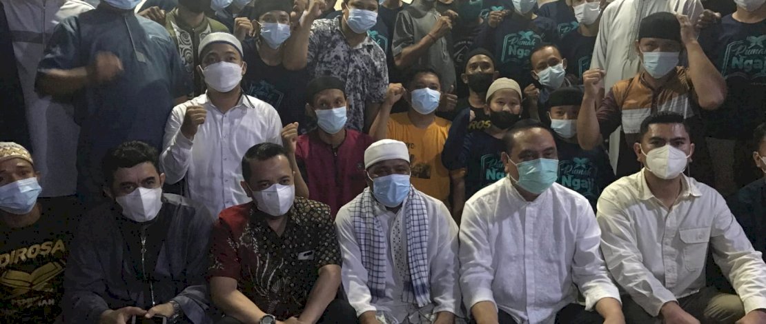 Komjen (Purn) Syafruddin di rumah ngaji. Komjen (Purn) Syafruddin di rumah ngaji.