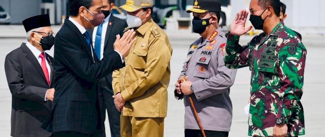 Presiden Joko Widodo  melakukan kunjungan kerja ke tiga negara, Jumat (29/10/2021). Jokowi dilepas sejumlah orang, di antaranya KSAD Andika Perkasa.