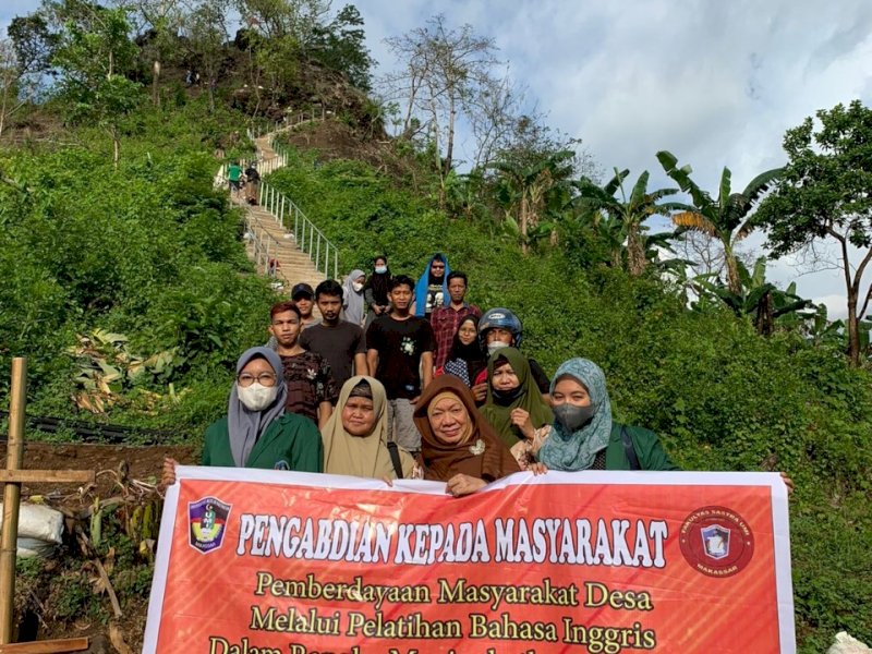 Dosen Fakultas Sastra UMI Gelar PKM di Desa Pakatto