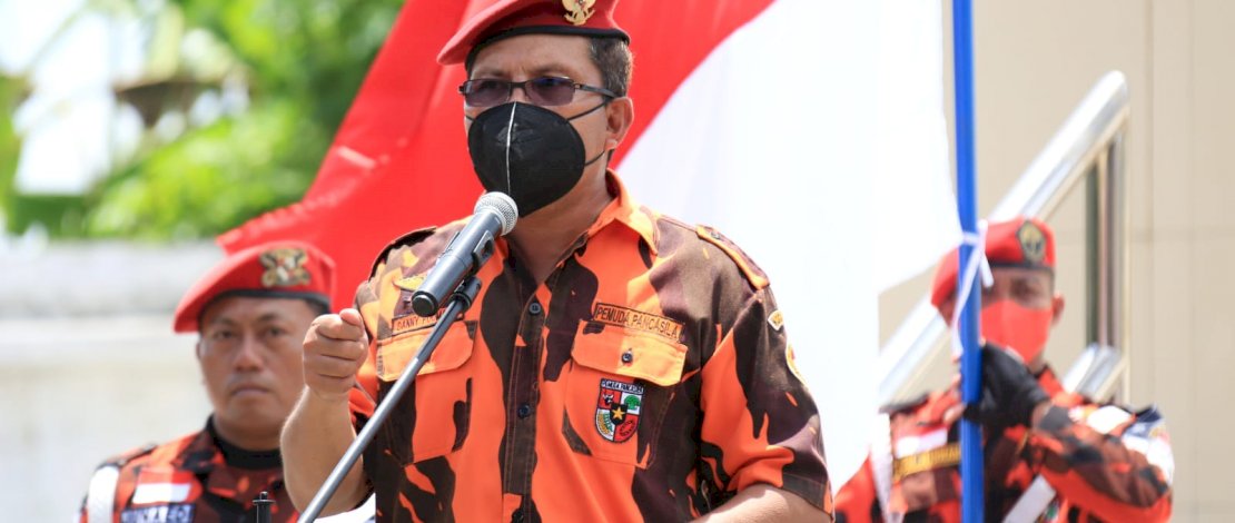 Wali kota Makassar Moh. Ramdhan "Danny" Pomanto tampil sebagai Inspektur Upacara (Irup) pada peringatan HUT ke- 62 Pemuda Pancasila (PP) di Taman Makam Pahlawan Panaikang, Sabtu (30/10/2021).