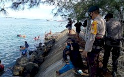 Libur Akhir Pekan, Patroli SAR Brimob Bone Pastikan Keamanan Lokasi Wisata Air