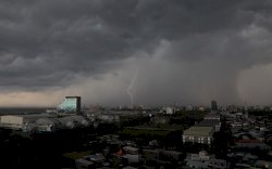 2 Doa Rasullullah ketika Terjadi Hujan Disertai Angin, Yuk Diamalkan!